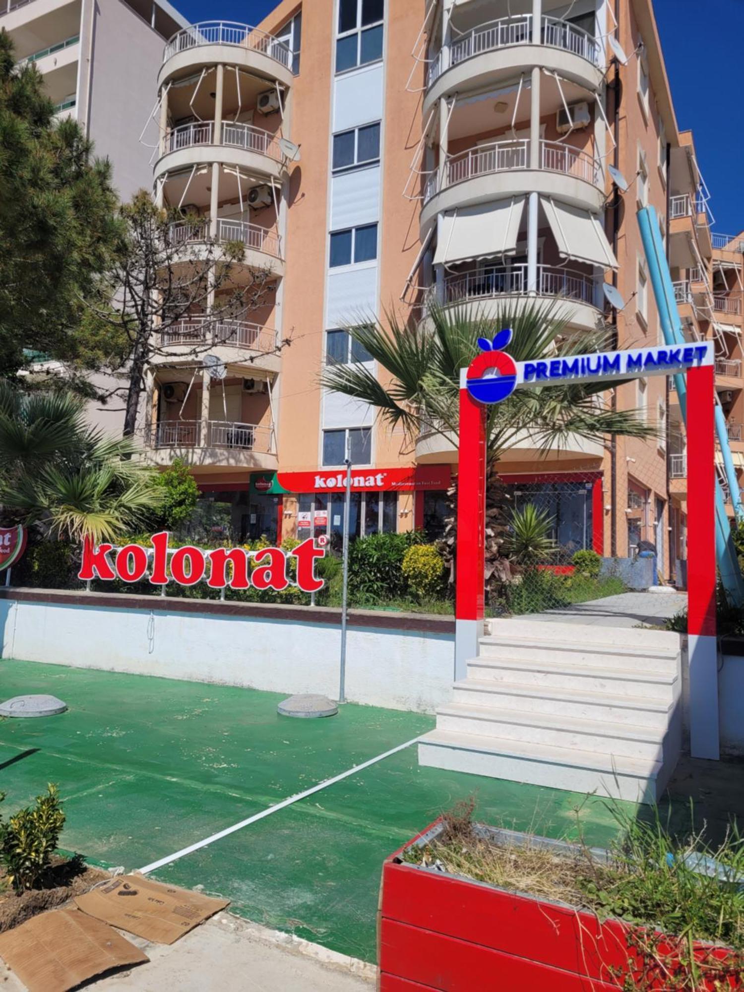 Orange Apartment Golem  Exterior photo