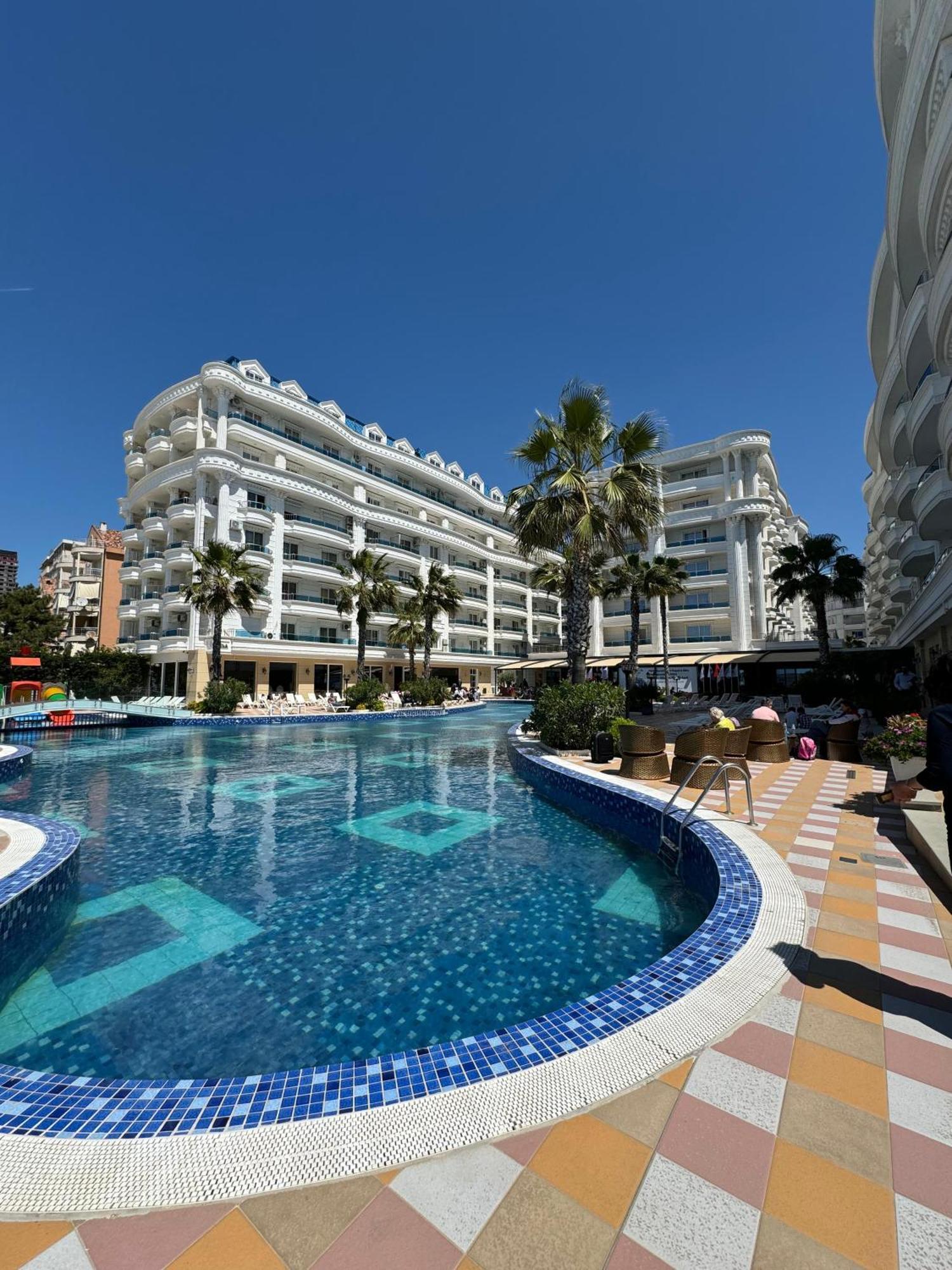 Orange Apartment Golem  Exterior photo