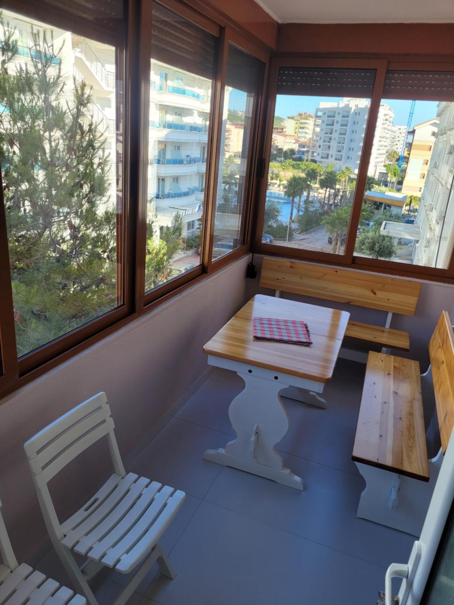 Orange Apartment Golem  Exterior photo