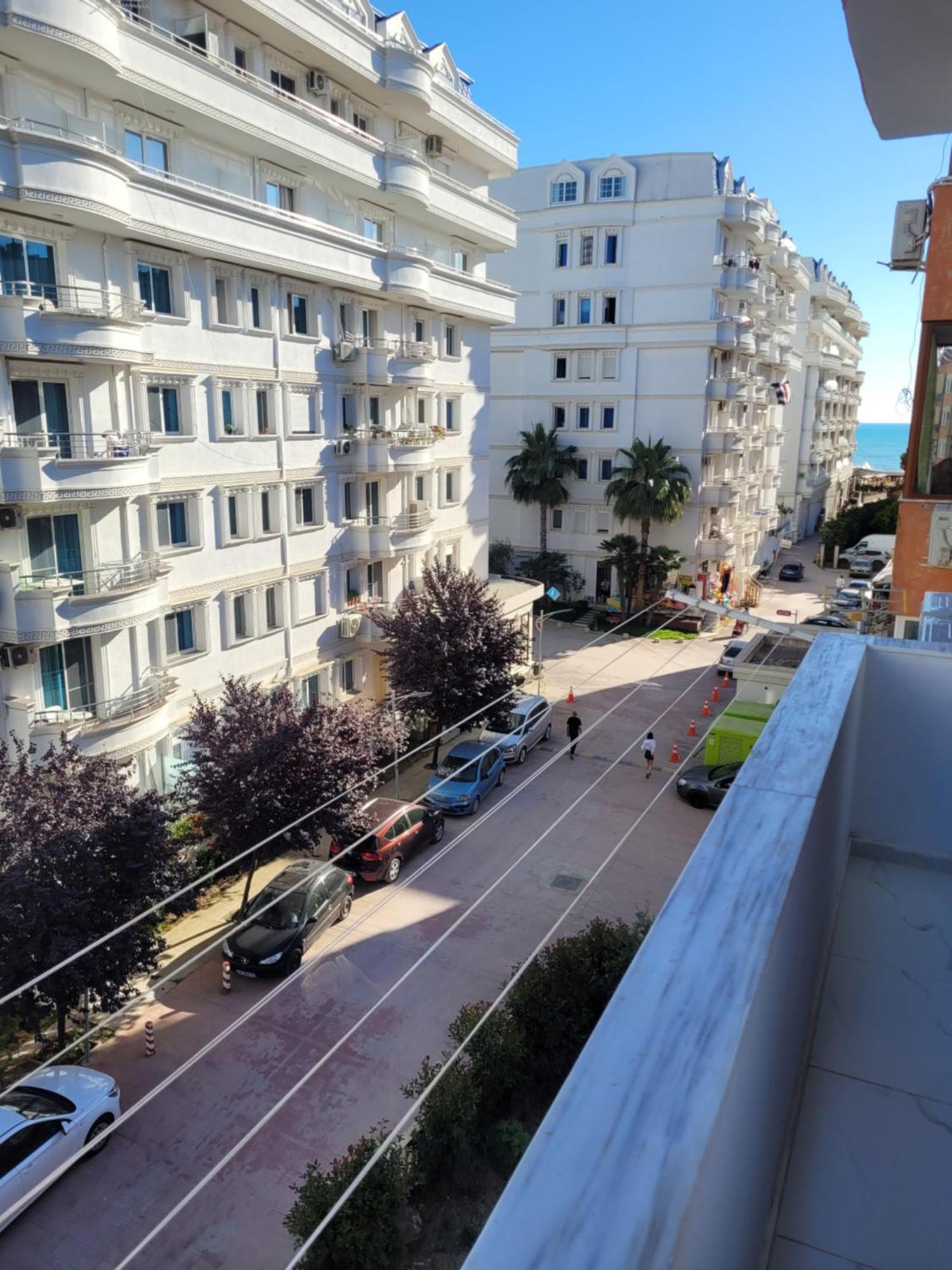 Orange Apartment Golem  Exterior photo